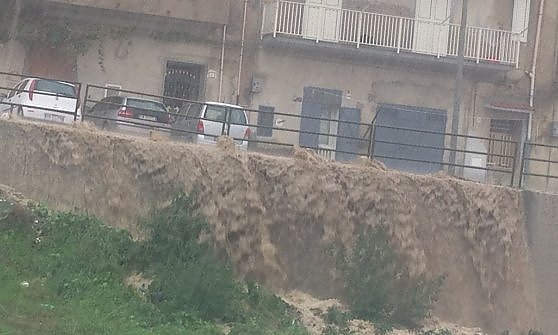 Maltempo, fango e detriti sulla statale di Licata: traffico bloccato