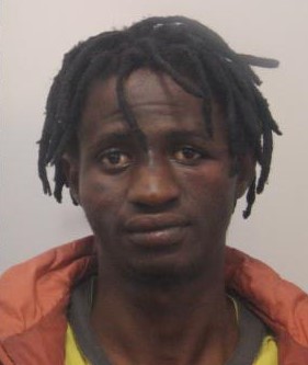 Gambiano colpisce un migrante per rapinarlo al Cara di Mineo