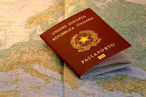 Siracusa, altera il passaporto: denunciato 