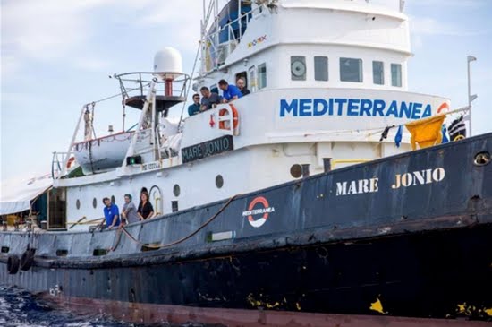 Migranti, nave Mar Ionio riparte da Marsala: obbediamo a Costituzione