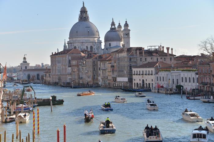 Venezia  di nuovo invasa dall'acqua, le previsioni portano la marea a un metro e mezzo