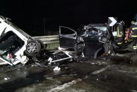 Scontro fra due auto nel Materano: quattro morti