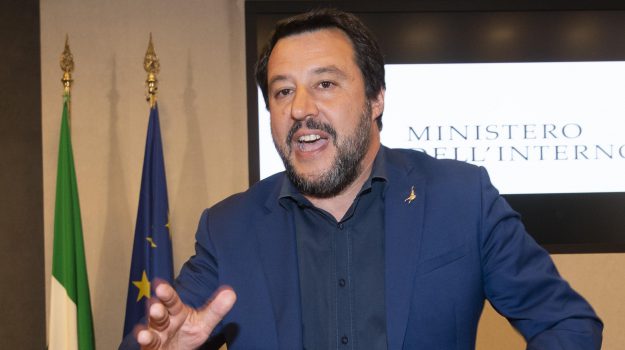 Salvini: "Voglio processo per guardare in faccia i giudici di Catania"