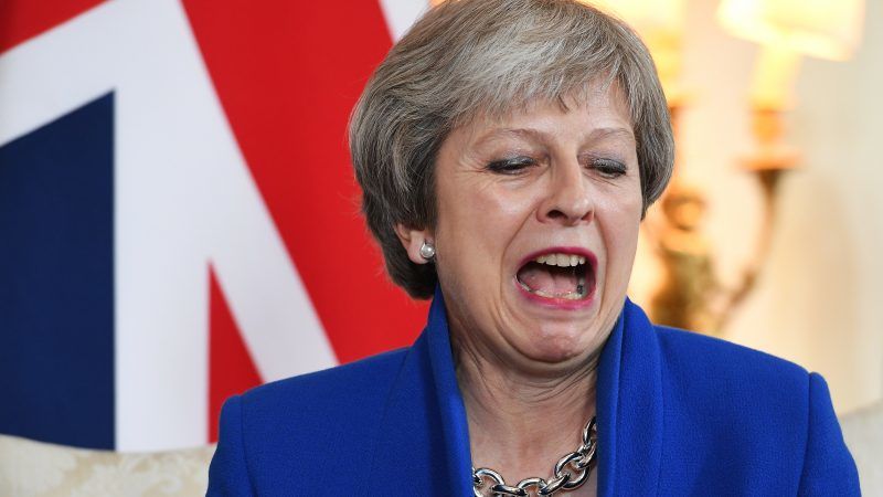May: "Serve un accordo o Brexit potrebbe scivolarci via"
