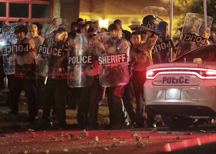Ucciso dalla polizia un afroamericano: tensioni e scontri a Memphis