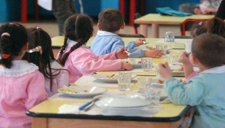 Scuola, ai bambini piace mangiare in  mensa