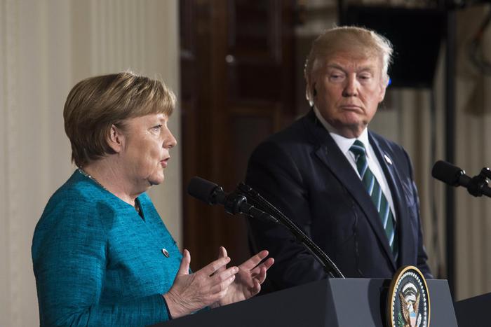 Teso faccia a faccia su Trump e Merkel sulla questione immigrati