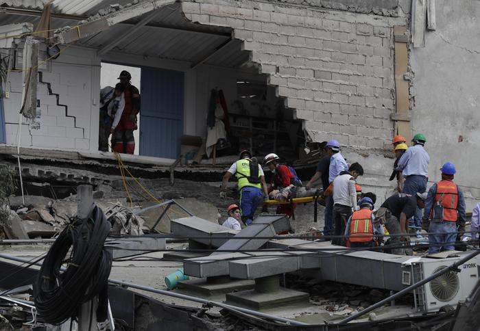 Terremoto in Messico, si aggrava il bilancio: 248 morti