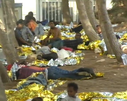 Hotspot di Lampedusa al collasso: 1375 migranti per soli 450 posti 