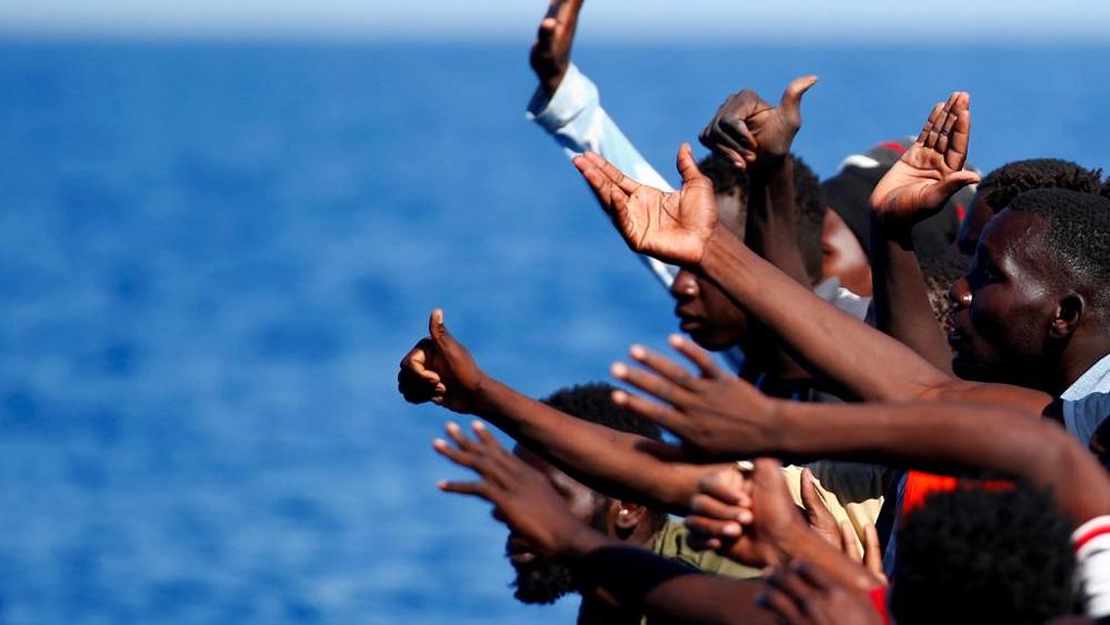 Migranti: veliero con 15 rifugiati intercettato a largo Salento