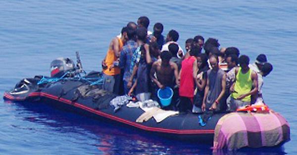 Migranti, in 14 su un gommone fino a Trapani: scafista arrestato