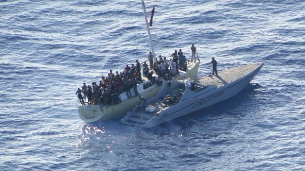 Migranti, sbarco a Gallina: 38 profughi arrivati in barca a vela
