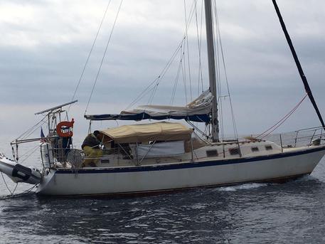 Sbarcati con una barca a vela a Crotone 58 migranti pakistani