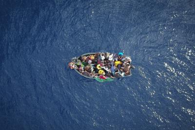 Alarm Phone. barca con 40 migranti in difficoltà in acque maltesi