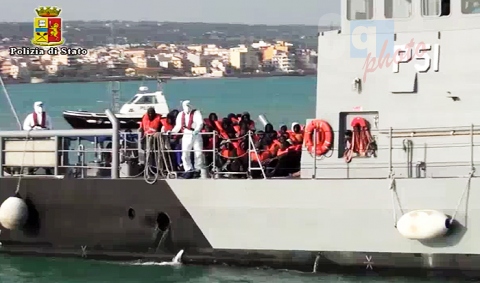 Pozzallo, nuovo sbarco di migranti: la nave Bossini ne porta 89 
