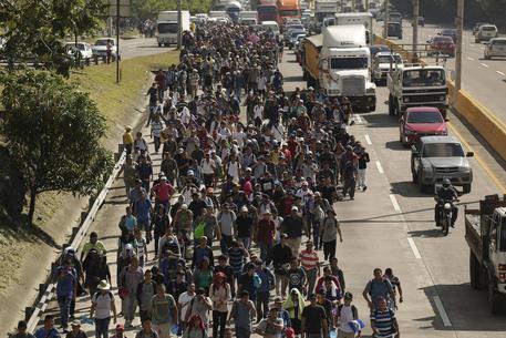 Usa, Donald Trump: "In arrivo invasione di migranti"