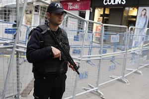 Terrorismo, due kamikaze si fanno esplodere ad Ankara