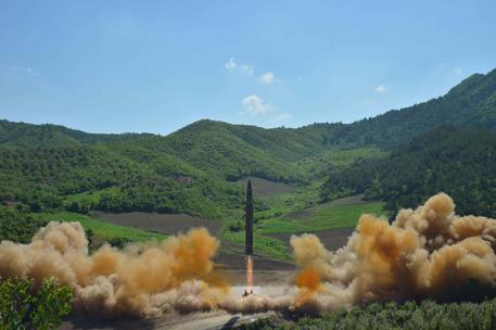 Corea del Nord lancia un missile verso il mare del Giappone