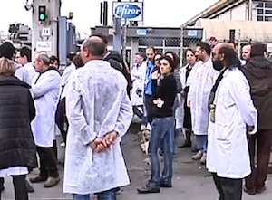 Catania, protesta dei ricercatori della Myrmex davanti i cancelli del laboratorio