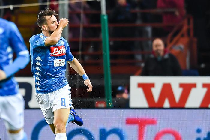 Il Napoli vince in rimonta contro il Genoa: adesso è a -3 dalla Juventus