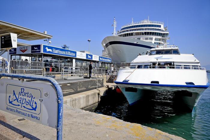 Appalti falsati al porto di Napoli, sei persone agli arresti domiciliari