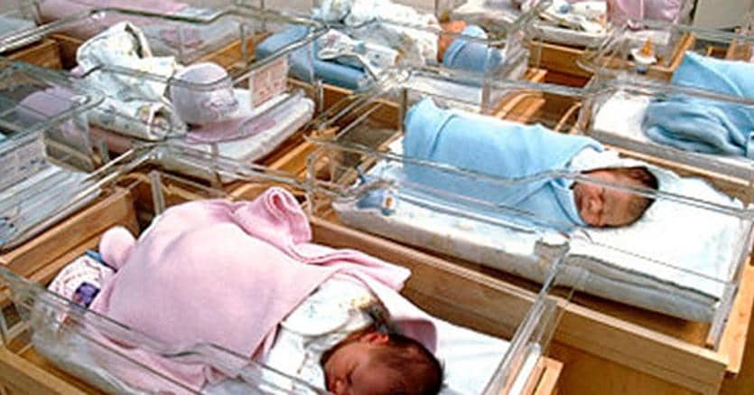 Istat, diminuiscono le nascite: 18 mila bambini in meno nel 2018 e uno su 3 nasce fuori dal matrimonio