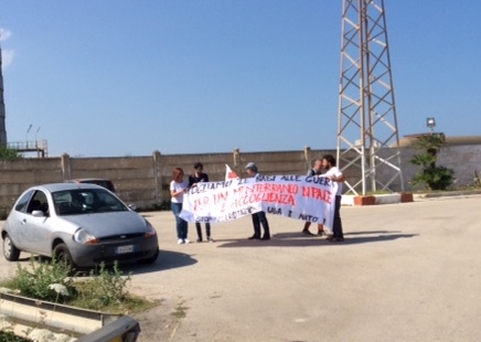 Presidio pacifista al pontile Nato di Melilli, attivisti contro il G7