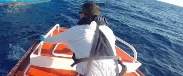 Naufragio di migranti a Lampedusa, ricerche dei 20 dispersi per tutta la notte