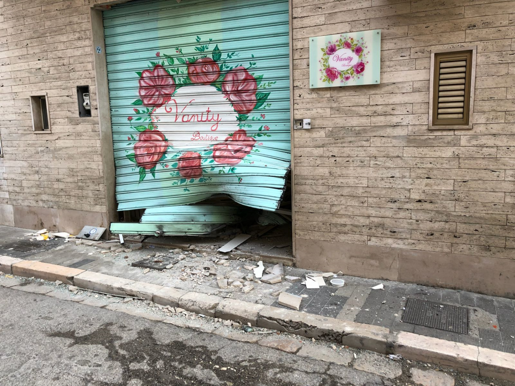 Intimidazioni nel Foggiano, ordigno contro un negozio di abbigliamento