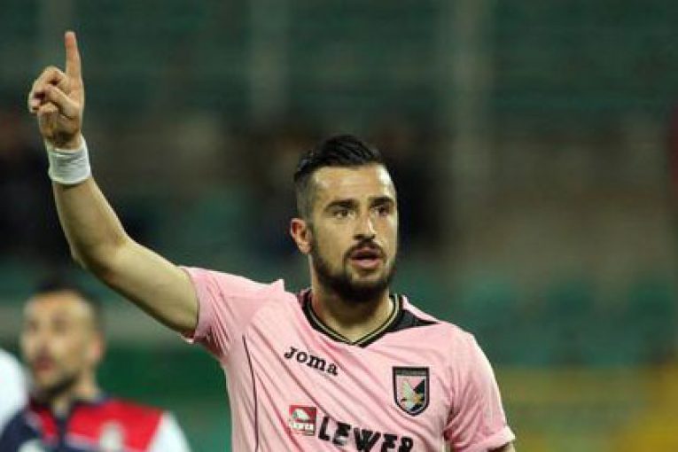 Il Palermo supera il Crotone nel finale con un gol di Nestorovski