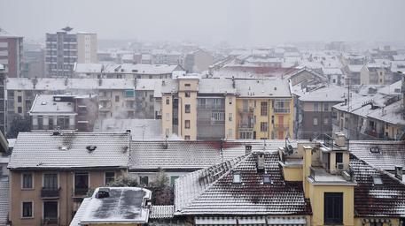Ondata di freddo, neve sul Piemonte: imbiancata anche Torino