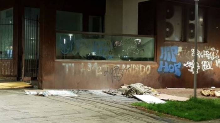 Molotov contro il rifugio di clochard ad Avellino, un ustionato