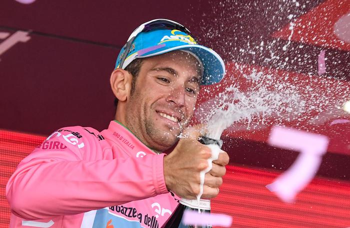 Il messinese Vincenzo Nibali vince il suo secondo Giro d'Italia: fa festa con la famiglia