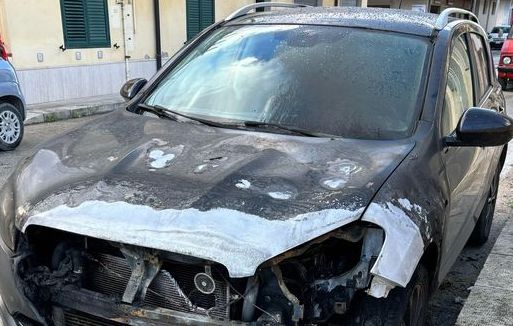Intimidazione col fuoco a Rosolini, bruciata auto architetto UfficioTecnico