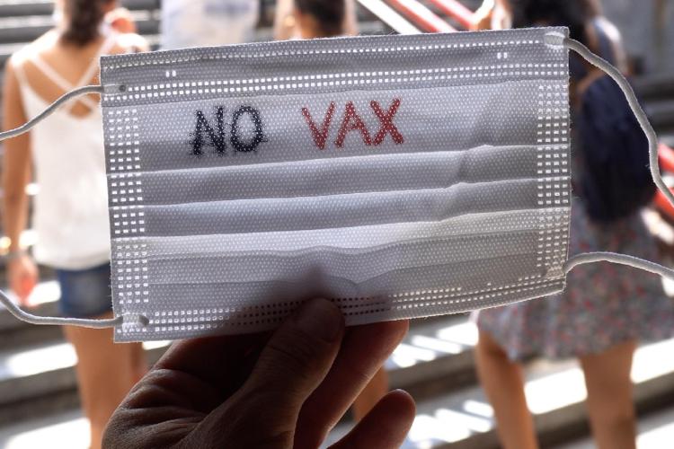 Palermo, caccia dell'Asp ai sanitari no vax: a Catania un medico sospeso