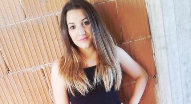 Noemi Durini, oggi i funerali a Specchia: l'autopsia non scioglie i dubbi