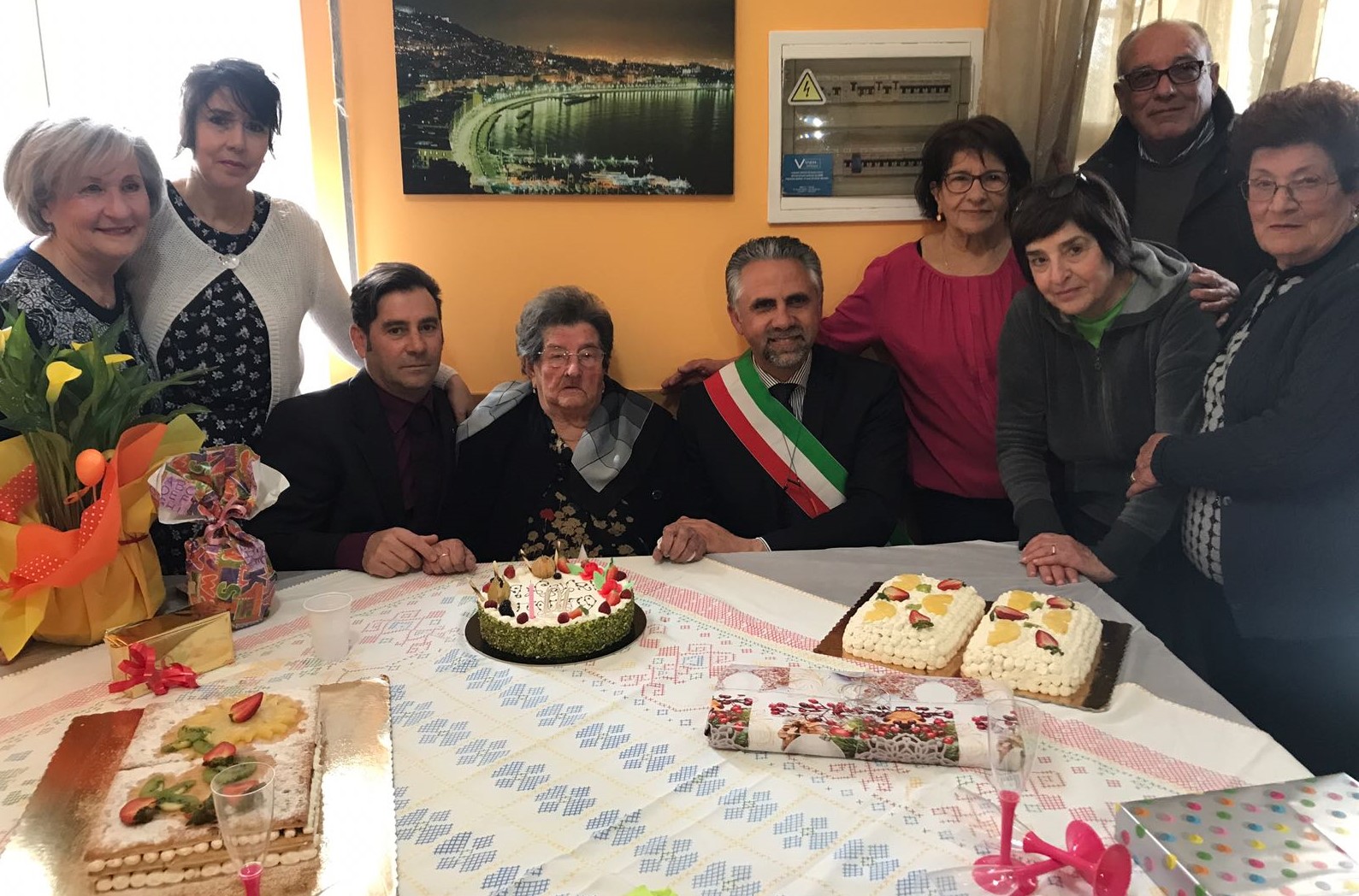 Modica, festeggiati a Villa Giulia i 104 anni della sarta "Nonna Nina"