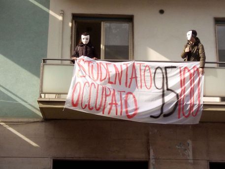 Ersu: studenti universitari occupano l'ex hotel Costa di Catania