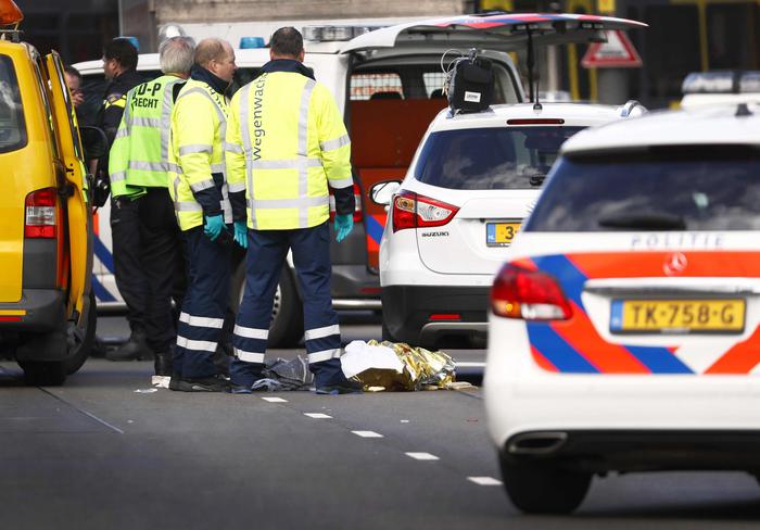 Spari in un tram in Olanda, un morto e diversi feriti
