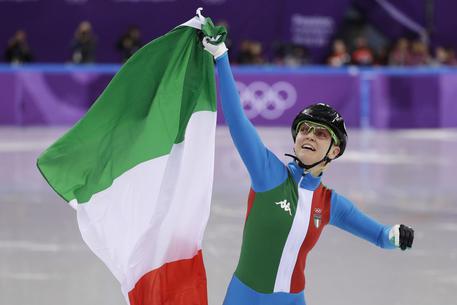 Giochi 2018: Arianna Fontana vince il primo oro per l'Italia