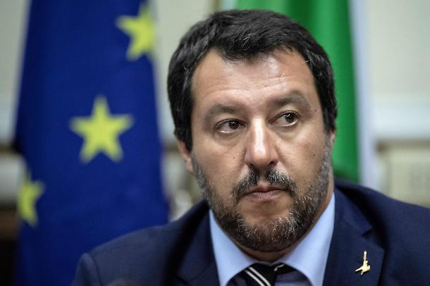 Palermo, "Nessuno tocchi Salvini": arriva il gazebo di solidarietà al ministro