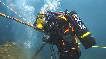 Lampedusa, riprese le ricerche dei migranti con un robot subacqueo