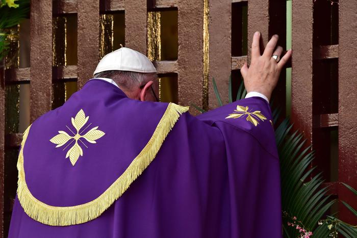 Giubileo, Papa Bergoglio apre la porta santa a Bangui