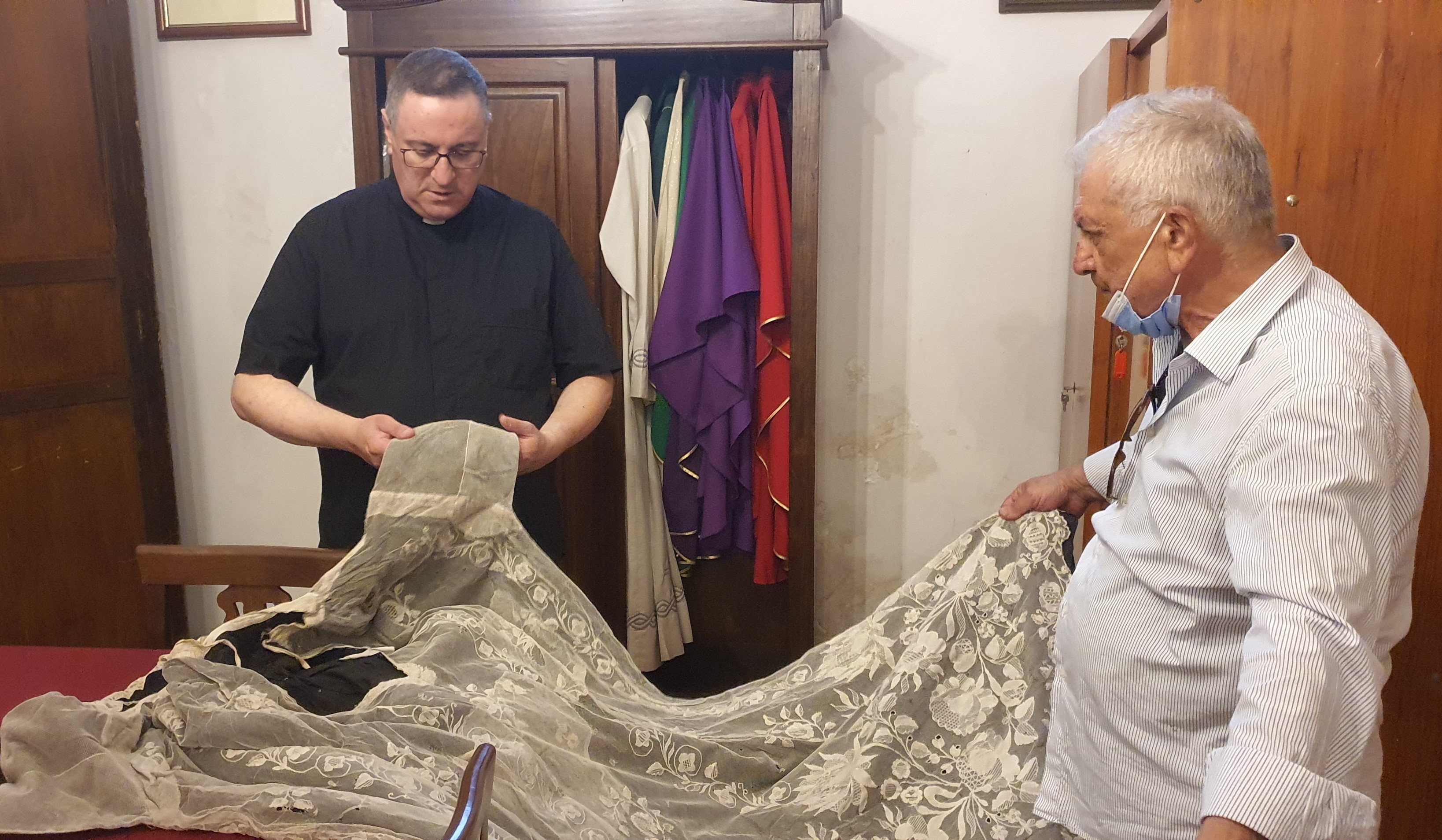 Modica, pregiati paramenti liturgici donati al Museo di Santa Maria di Betlem 