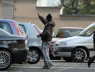 Palermo, parcheggiatori abusivi: scattano numerose multe 