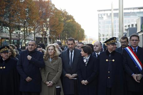 Tre anni dagli attentati al Bataclan e negli altri locali: Parigi ricorda