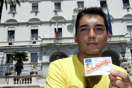 Catania, patente negata a un gay: condannato lo Stato "omofobo"