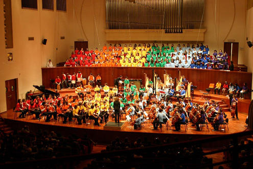 Orchestra nazionale per la Pace 'Pequenas Huellas'  si esibisce a Catania