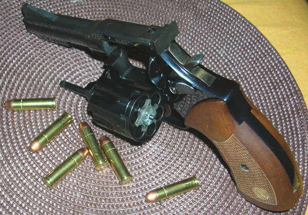 Pistola e munizioni in casa, arrestato 46 enne a Messina