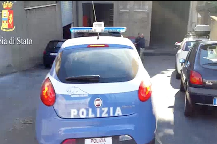 Catania, tentano di assaltare un Tir: sei persone finiscono in cella